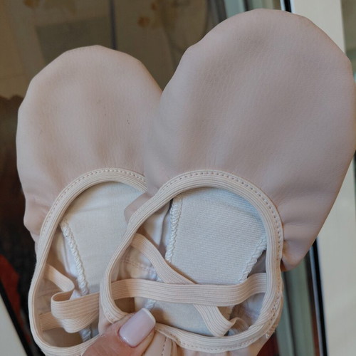 Ballet shoes nude pink size 31-32 like new