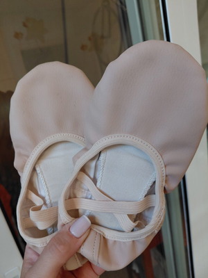 Ballet shoes nude pink size 31-32 like new