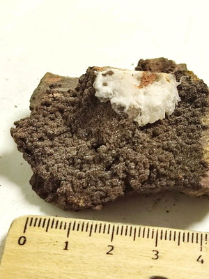 Sample of Smithsonite and Magnetite from Lavrio like new, 65 grams