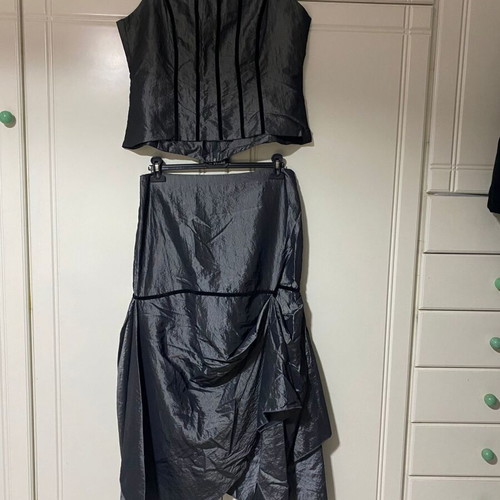 Gino Rossi skirt-top set like new, satin silver with velvet details, large