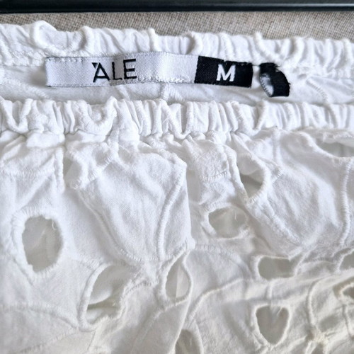 Ale white top size M like new, open shoulder guipure