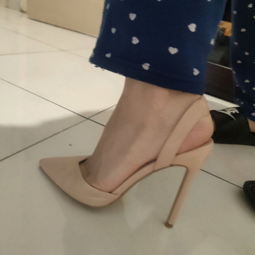 Stiletto pumps beige like new, size 38