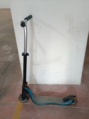 Globber Flow 125 kids scooter used, blue-black