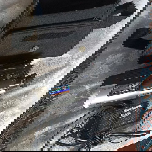 Hitachi video camera σε άριστη κατάσταση με τσάντα και φορτιστή