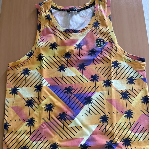 Maui & Sons sleeveless beach shirt like new, size Large, multicolor
