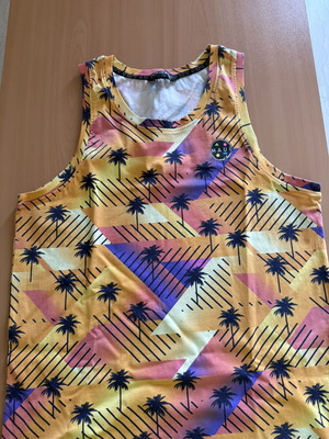 Maui & Sons sleeveless beach shirt like new, size Large, multicolor