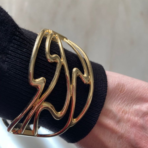 Bracelet cuff new in soft gold color