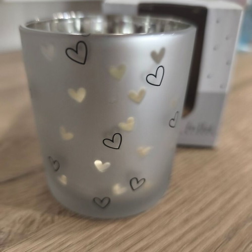Candle holder for tealights brand new, silver with hearts