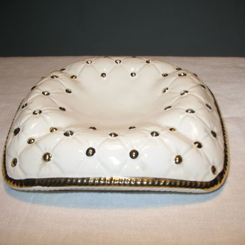 White ashtray new with gold drops 15x15 cm