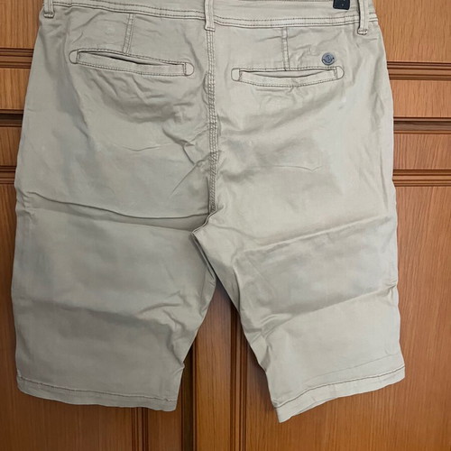 Tom Tompson Vermoyda beige shorts, size L