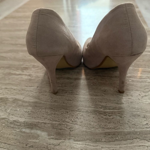 Famous Shoes beige pumps like new, size 38