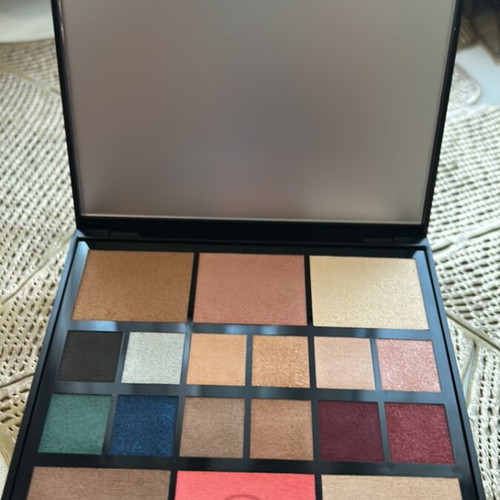 Oriflame Giordani Gold Makeup Palette new, versatile face and eye colors