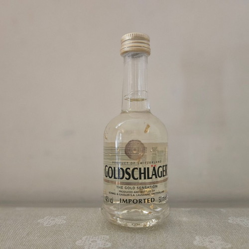 Goldschlager liqueur with edible 24k gold flakes, 50ml