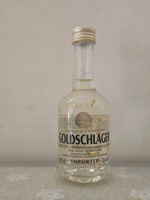 Goldschlager liqueur with edible 24k gold flakes, 50ml