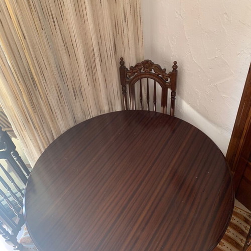 Round dining table with 6 chairs used, carved legs, 1.15m
