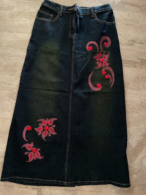 Denim skirt with design like new