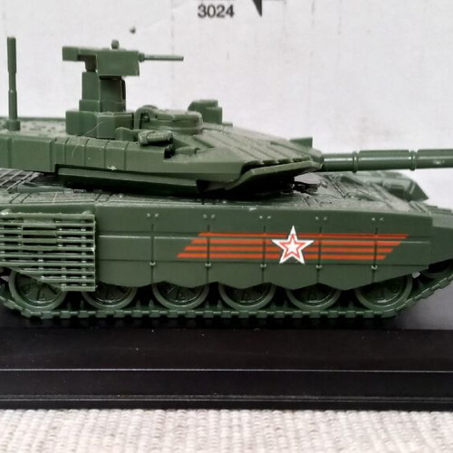 Military models 1:72 scale, like new, Russian and Chinese