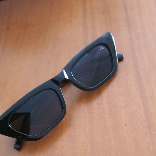 AV Sunglasses Karen sunglasses new, black, with case