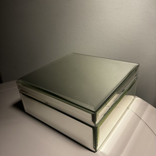 Square jewelry box with mirror exterior, 19x19 cm