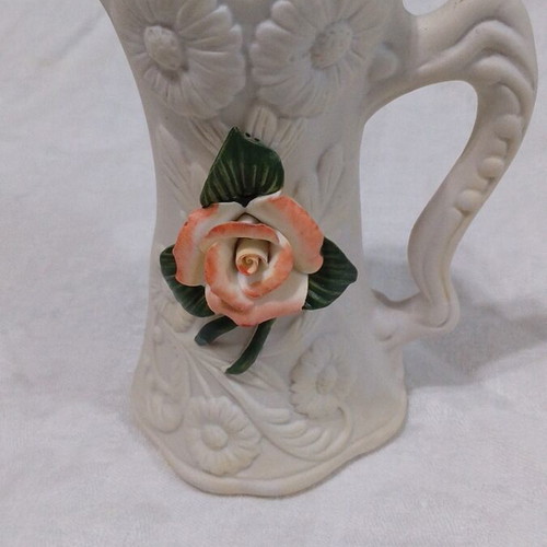 Small ceramic vase like new with embossed flower