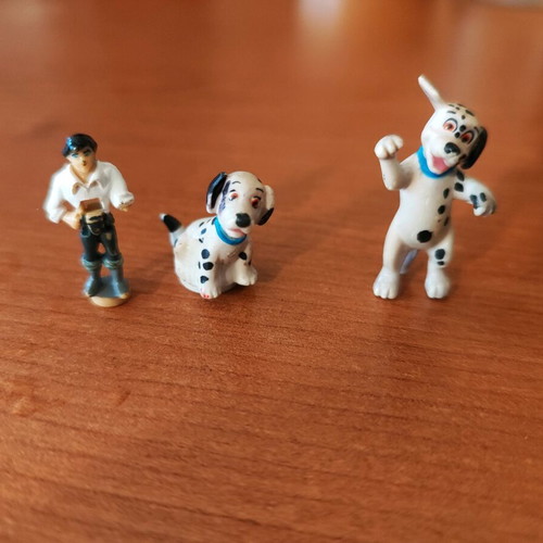 Polypocket Dalmatian figures used, change color with warm water