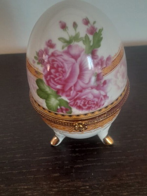Ceramic egg vintage, can be used as small jewelry box