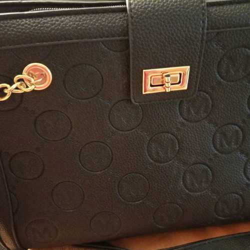 Black daily shoulder bag like new with straps