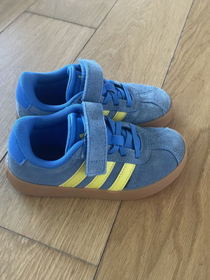 Детски обувки Adidas, номер 28.5