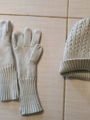 Admiral gloves and beanie set like new, gray