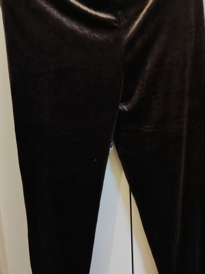Brown sportswear pants like new with pockets and slight fabric shine