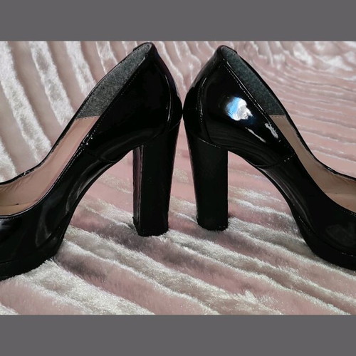 Offer 12€! ELLEN black patent pumps!