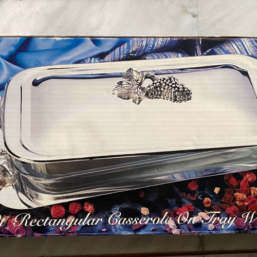 Serving set like new with silver-plated tray and Pyrex