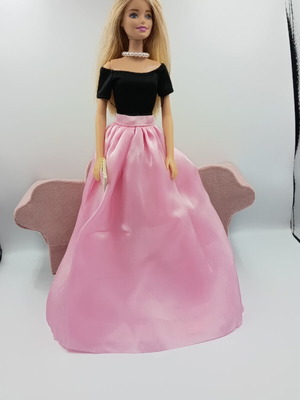 Doll clothes set like new, skirt, blouse, bag and shoes