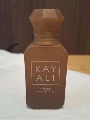 Kayali Freedom Musk Latte 41 Eau de Parfum mini 10ml like new