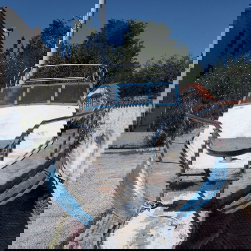 Σκάφος καμπινάτο πολυεστερικό 5.8 μεταχειρισμένο με τρέιλερ