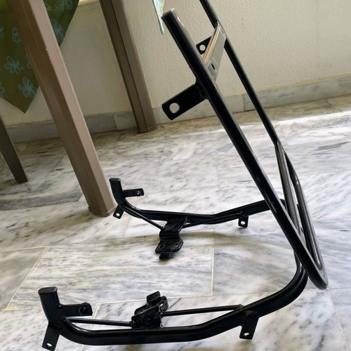 Delivery rack used with tilt mechanism and free anti-theft locks