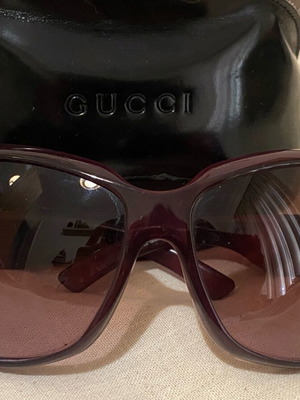 Gucci sunglasses collectible, like new, purple