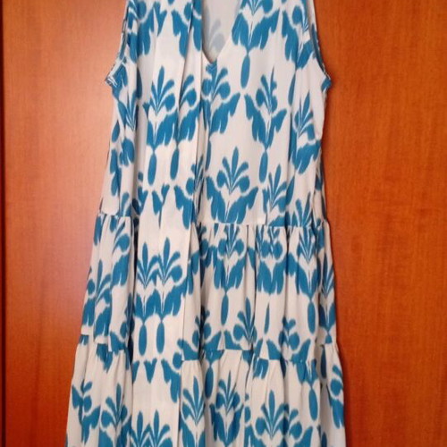 Karavan women's dress one size like new, white and blue