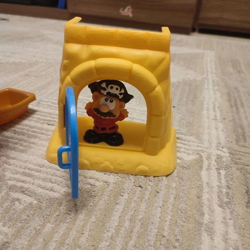 Kiddieland Pirate Ship & Hideout like new with sound effects and figures