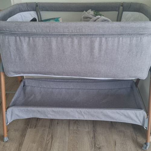 Baby crib like new, spacious and comfortable