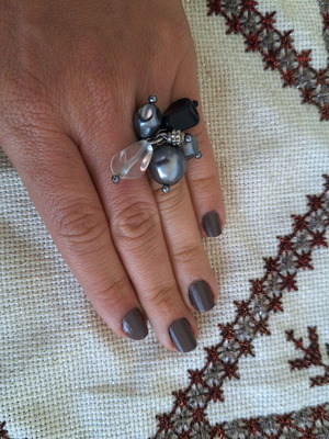 Vintage ring with black and grey beads like new