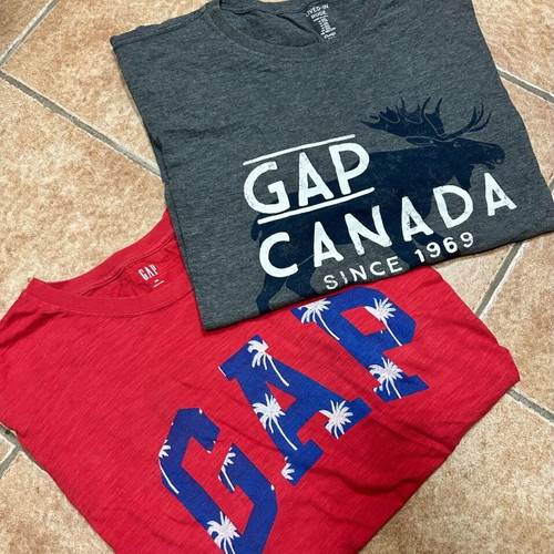 GAP XXL T-shirts like new, 1 red with palms and 1 grey with Canada print