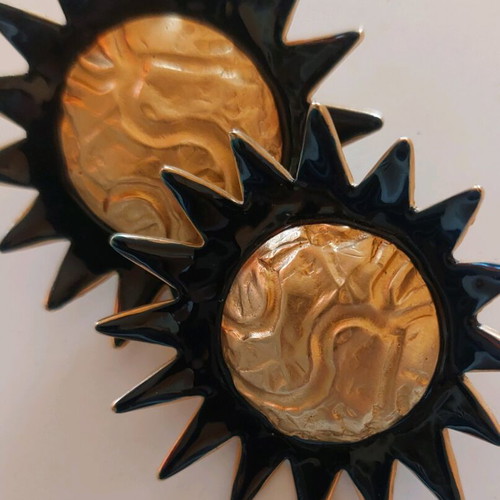 Vintage Faux bijoux clip earrings refurbished, black and gold