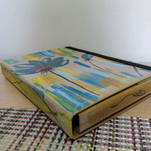Folder for storing papers with acrylic paintings and varnish new