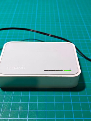 TP-Link 5-Port 10/100Mbps Desktop Switch used, model TL-SF1005D