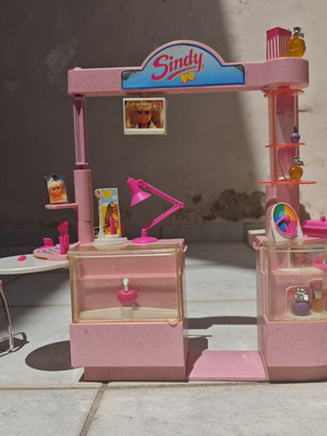 Sindy 1992 Cosmetic Store refurbished, missing some parts