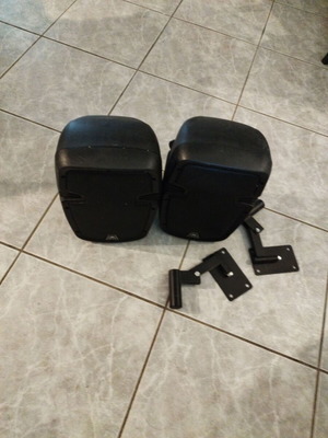 Metro ES8 speakers like new with wall mounts