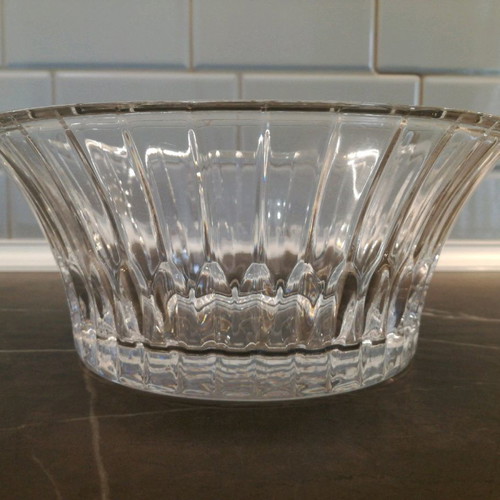 Crystal bowl used with embossed design, diameter 23 cm