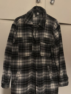 H&M outerwear like new, size M, black and white