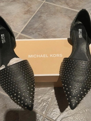 Michael Kors black pointed studded pumps like new, size 38